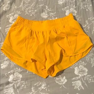 Lululemon Hottie Hot Shorts 2”